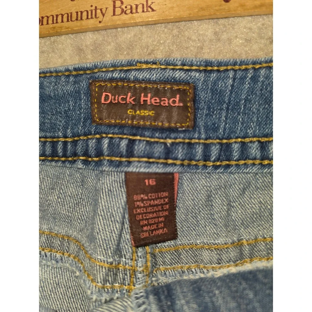Duck Head Classic Womens Denim Shorts Medium Wash Blue Size 16 Stretch Cotton - Picture 2 of 3